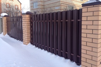 Забор из евроштакетника в шахматном порядке 30 метров фото в Запрудне