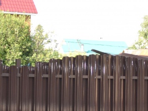 Забор из евроштакетника на ленточном фундаменте 10 метров фото в Запрудне