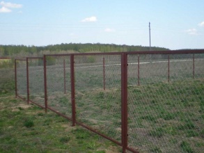 Забор из сетки рабицы в натяг секционный 12 метров фото в Запрудне